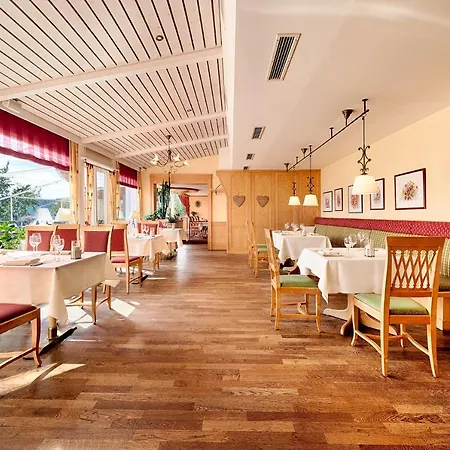 Szálloda Kronelamm Im Schwarzwald 4*